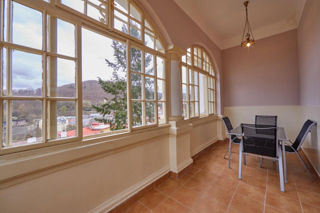 Villa Sofia Apartments カルロヴィ・ヴァリ エクステリア 写真