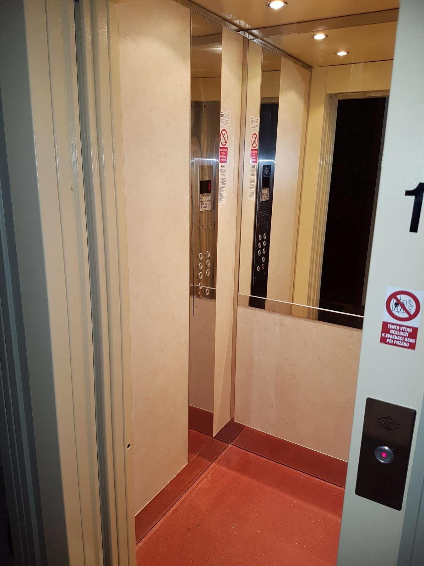 Villa Sofia Apartments カルロヴィ・ヴァリ エクステリア 写真