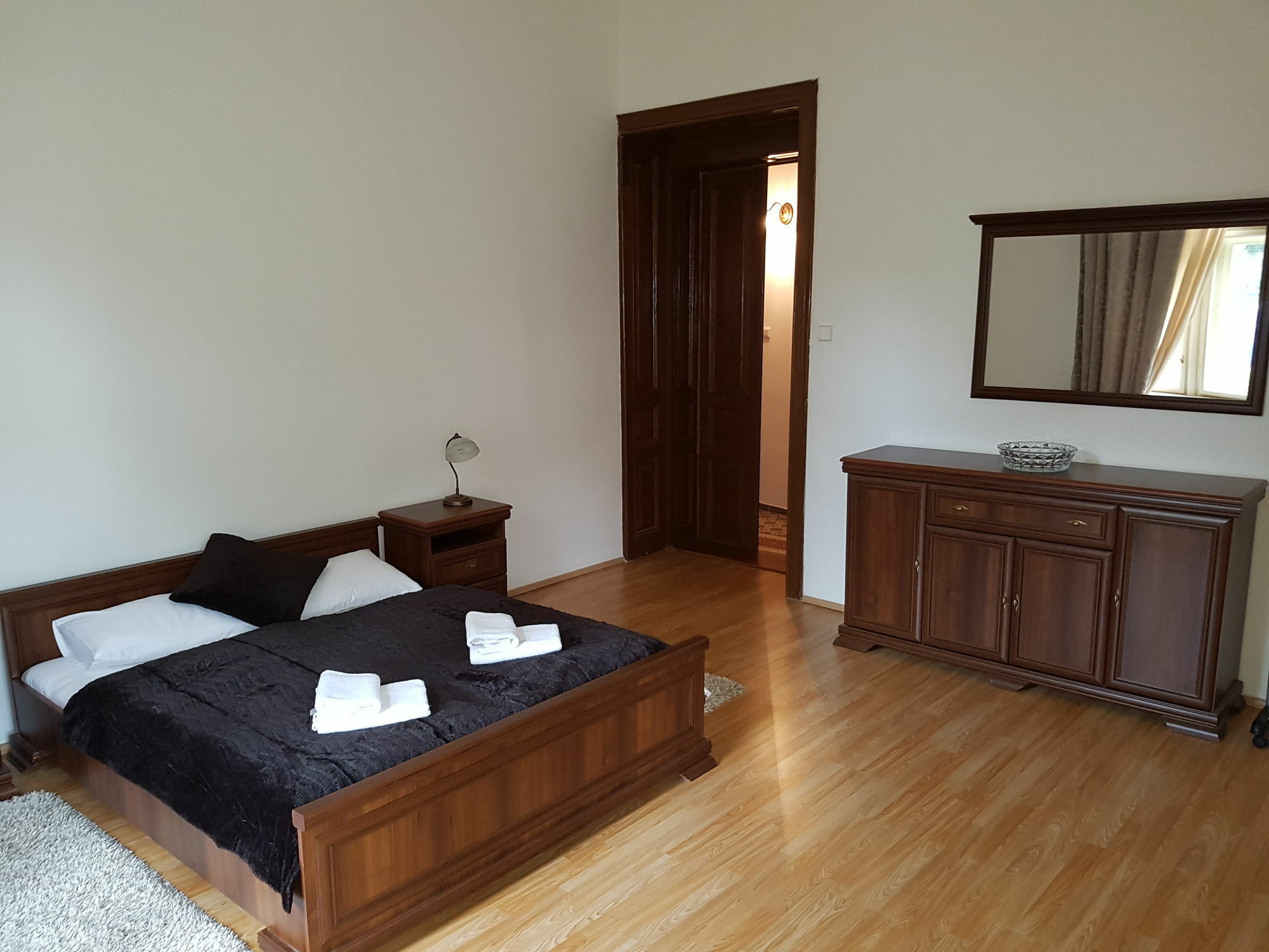 Villa Sofia Apartments カルロヴィ・ヴァリ エクステリア 写真